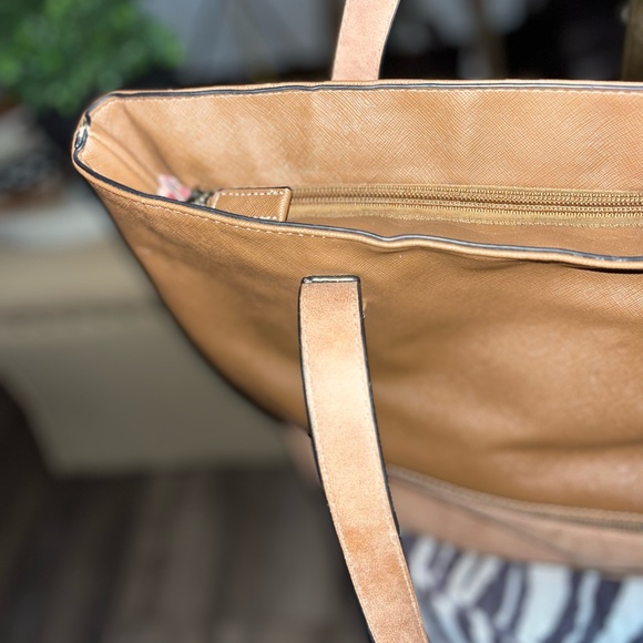 👜 Tote - David Jones Vegan Leather & Suede – Stylish Inside & Out! - Picture 7 of 12
